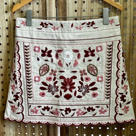 Valeria’s Boutique Embroidered Floral Mini Skirt Cream Red Size Medium - Picture 2 of 6